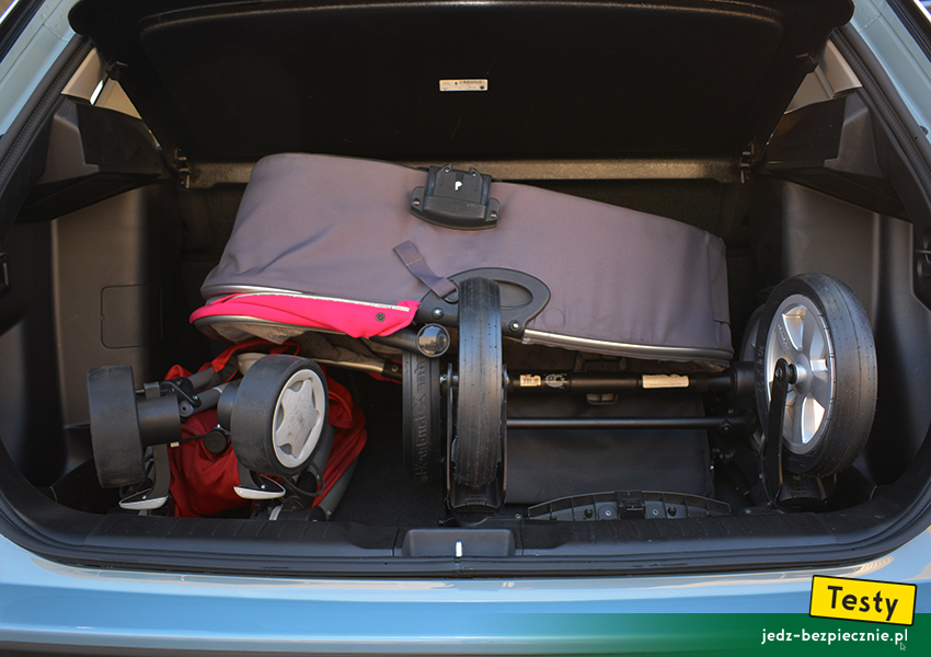 TESTY - próba z zapakowaniem dwóch wózków dziecięcych przy obniżonej podłodze bagażnika Suzuki Vitara