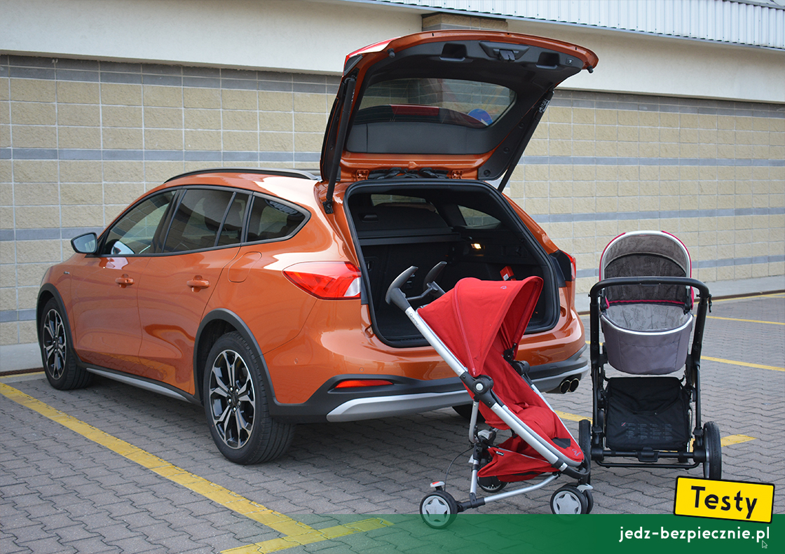 Testy - Ford Focus IV kombi Active - próby z pakowaniem wózków dziecięcych do bagażnika