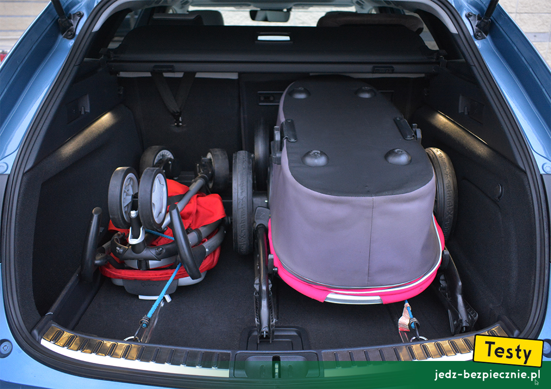 Testy - Toyota Corolla Touring Sports XII Hybrid - próby z pakowaniem dwóch wózków do bagażnika