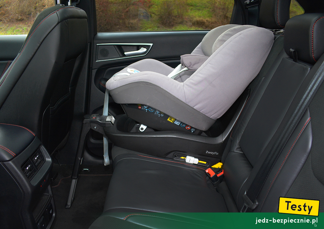 Testy - Ford Edge II facelifting - próba z fotelikiem dziecięcym Maxi-Cosi, przodem do kierunku jazdy, kanapa