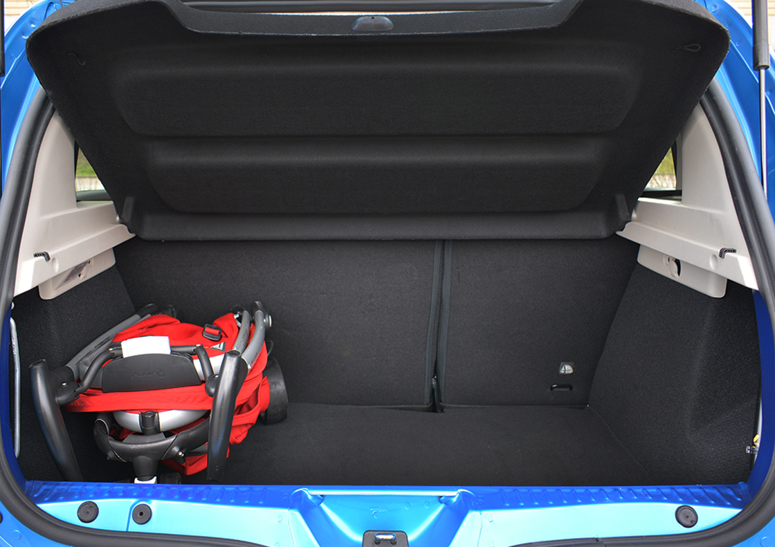 Testy - Dacia Duster II facelifting - próba z wózkiem dziecięcym Quinny, bagażnik