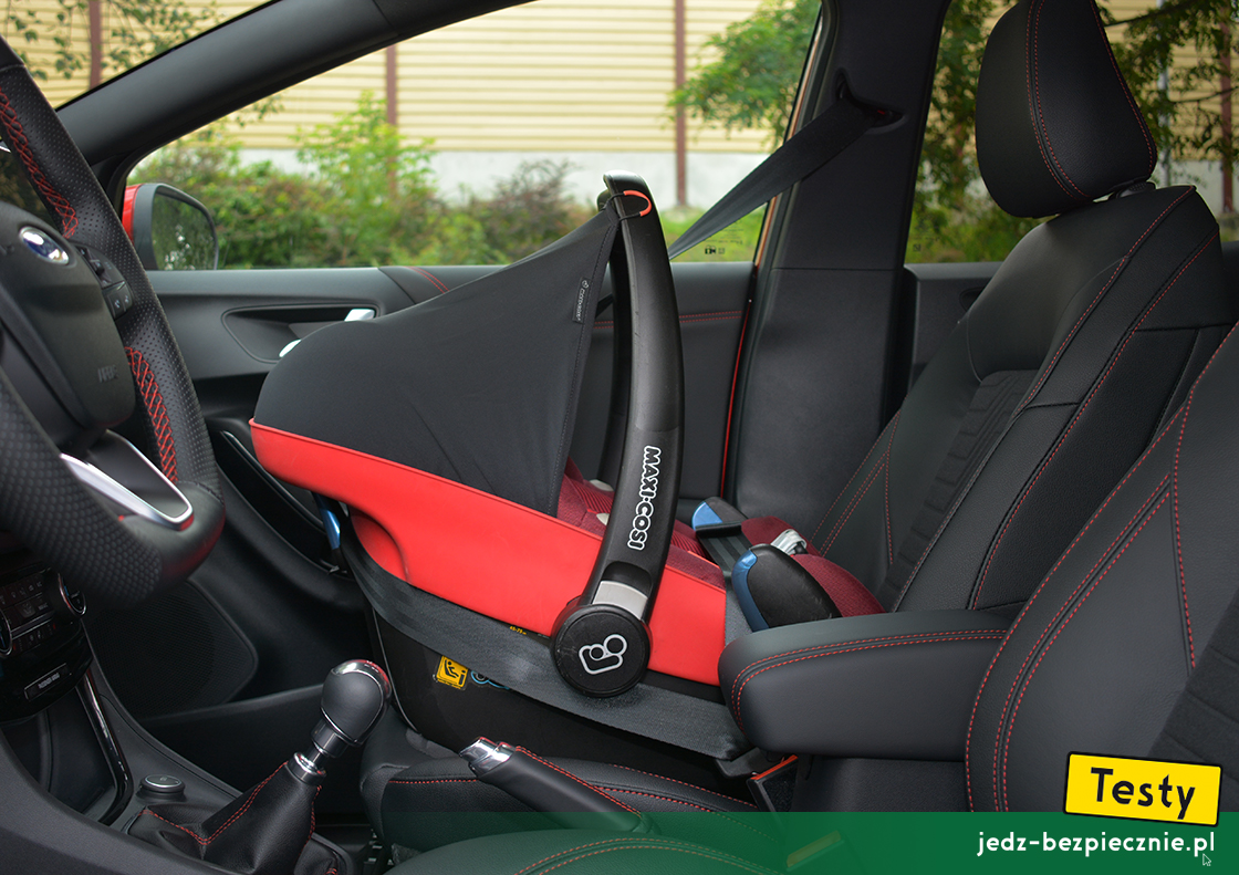 Testy - Ford Puma - próba z fotelikiem dziecięcym Maxi-Cosi, tyłem do kierunku jazdy, przód - fotel pasażera