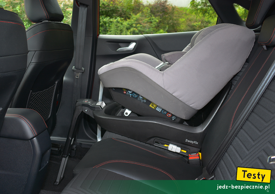Testy - Ford Puma - próba z fotelikiem dziecięcym Maxi-Cosi, przodem do kierunku jazdy + baza Isofix, kanapa