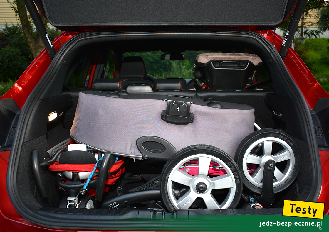 Testy - Ford Puma - próby z zapakowaniem dwóch wózków do bagażnika