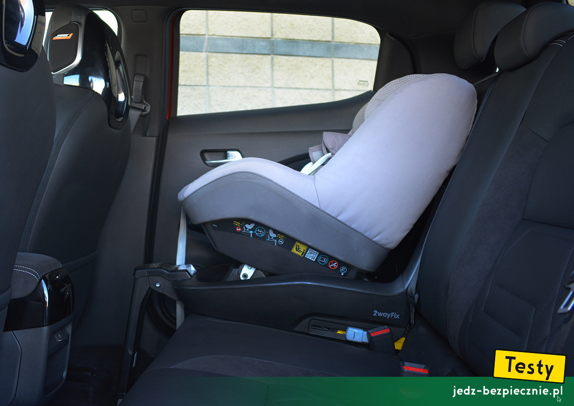Testy - Nissan Juke - próba z fotelikiem dziecięcym Maxi-Cosi + baza Isofix, przodem do kierunku jazdy, kanapa