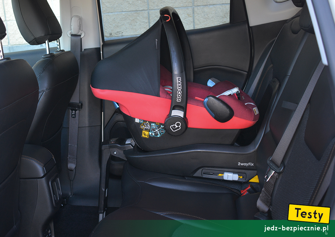 TESTY | Jeep Compass II | próba z fotelikiem dziecięcym Maxi-Cosi Pebble Plus, tyłem do kierunku jazdy, kanapa