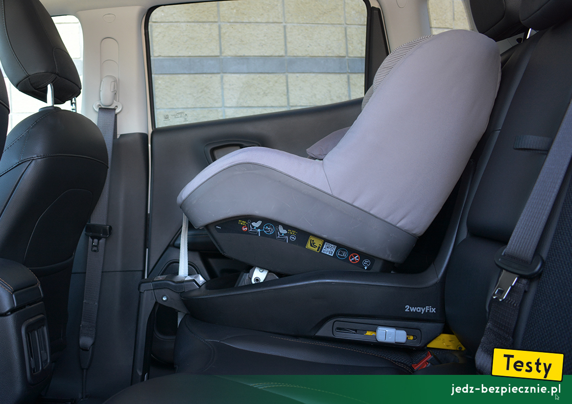 TESTY | Jeep Compass II | próba z fotelikiem dziecięcym Maxi-Cosi 2WayPearl, przodem do kierunku jazdy, kanapa