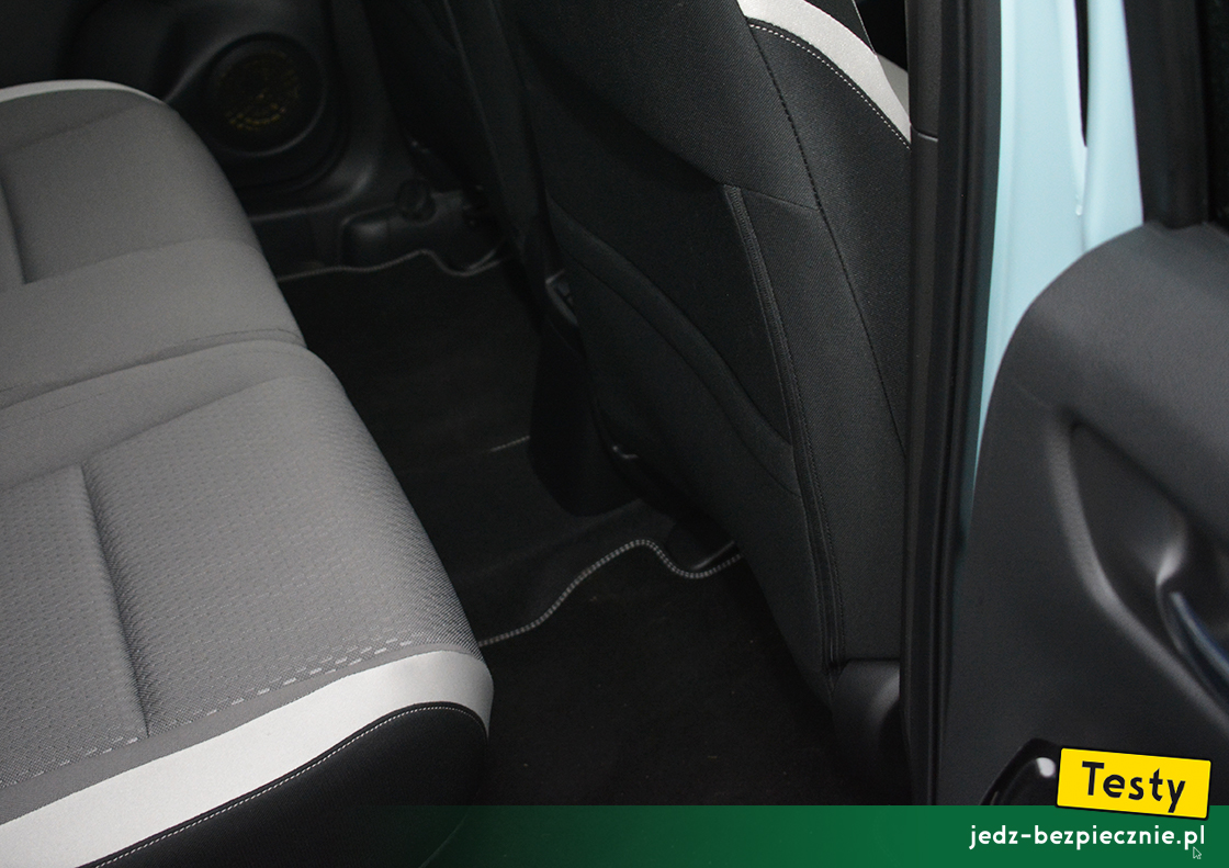 Testy - Honda Jazz IV Crosstar hybrid - miejsce na nogi dla pasażera siedzącego na kanapie