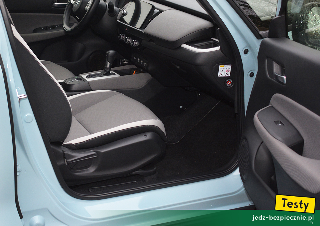 Testy - Honda Jazz IV Crosstar hybrid - miejsce na nogi dla pasażera siedzącego z przodu