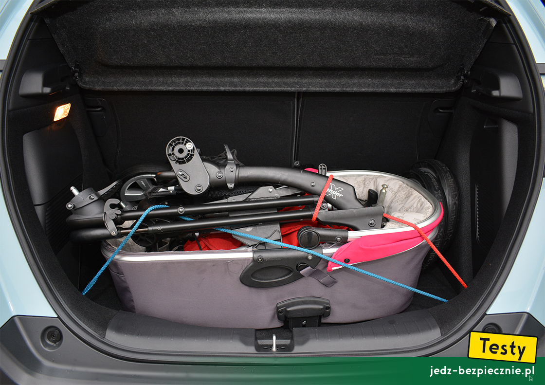 Testy - Honda Jazz IV Crosstar hybrid - próba z jednoczesnym chowaniem do bagażnika dwóch wózków dziecięcych