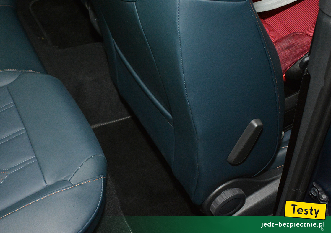 Testy - Cupra Formentor - miejsce na nogi dla pasażera siedzącego z przodu