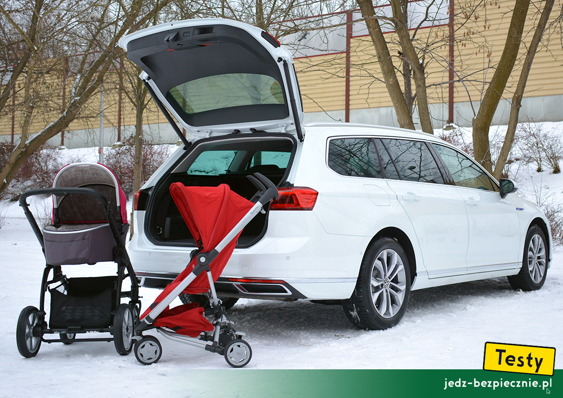 Testy - Volkswagen Passat VIII GTE Variant - próby z pakowaniem do bagażnika wózków dziecięcych
