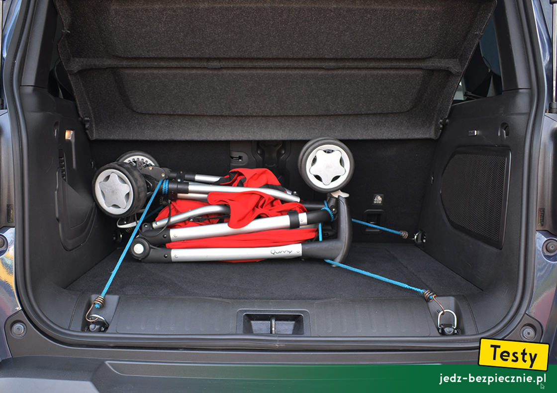 TESTY | Jeep Renegade 4xe - próby z pakowaniem do bagażnika złożonej spacerówki Quinny Zapp Xtra 2