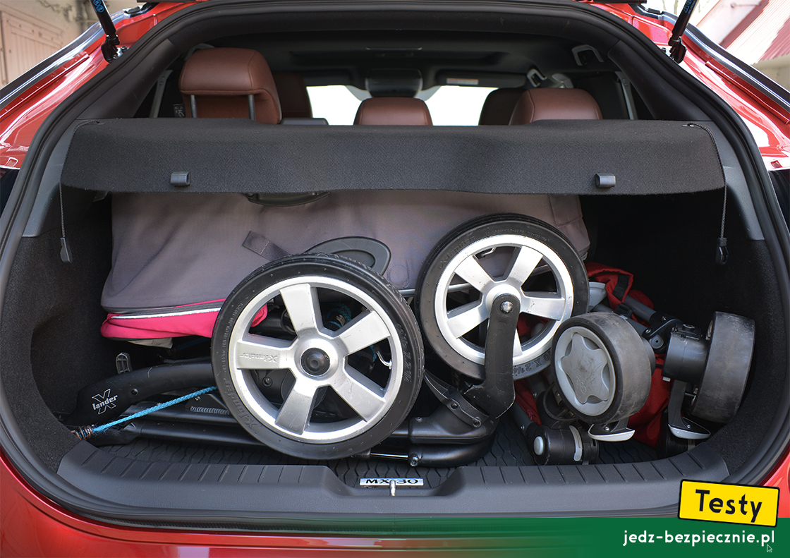 TESTY | Mazda MX-30 - próby z pakowaniem do bagażnika dwóch wózków dziecięcych