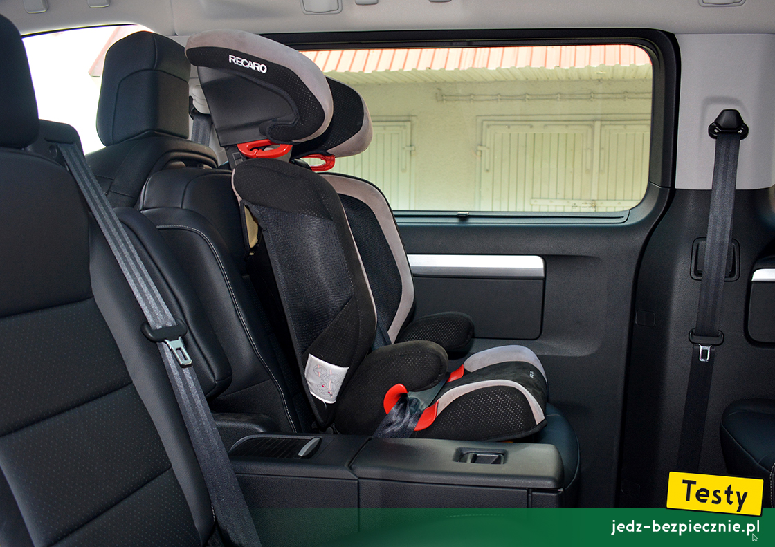 Testy - Peugeot e-Traveller - fotelik dziecięcy Recaro Monza Nova Seatfix tyłem do kierunku jazdy w II rzędzie siedzeń