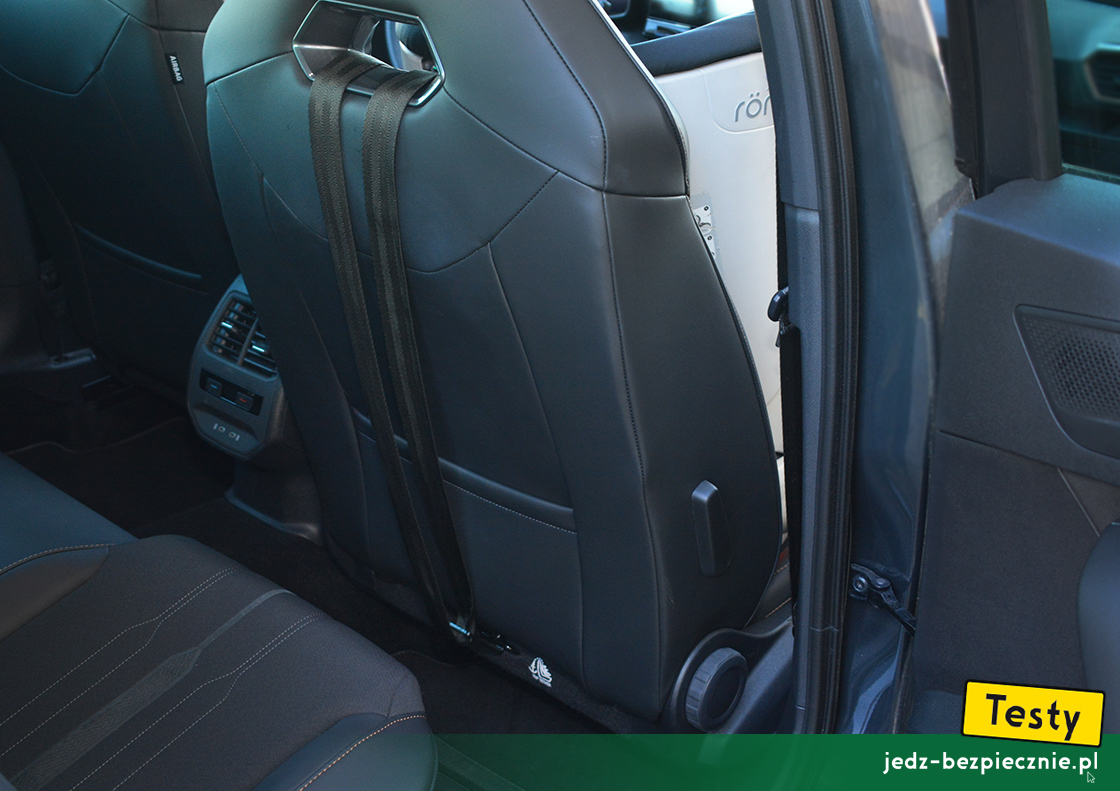 Testy - Cupra Leon e-Hybrid hatchback - próba z zapięciem pasa top-tether fotelika Britax-Romer TriFix, miejsce pasażera, przodem do kierunku jazdy