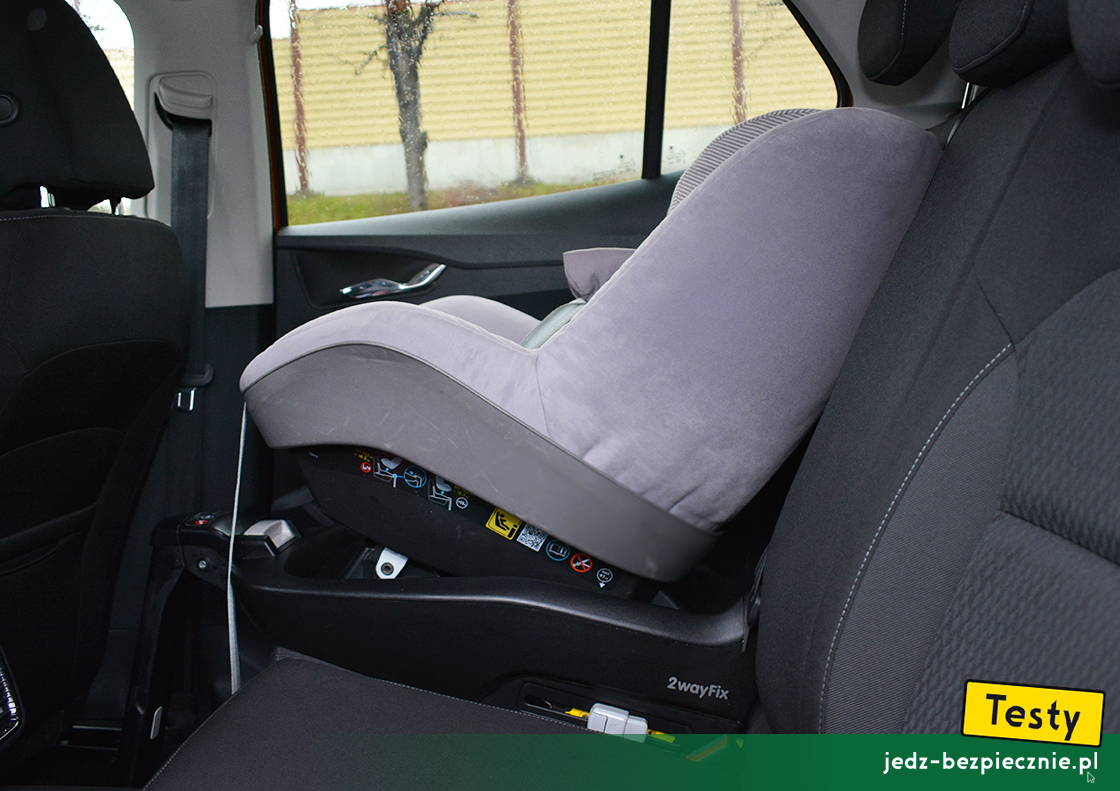 Testy - Skoda Fabia IV hatchback - miejsce na nogi pasażera, przód, prawy fotel