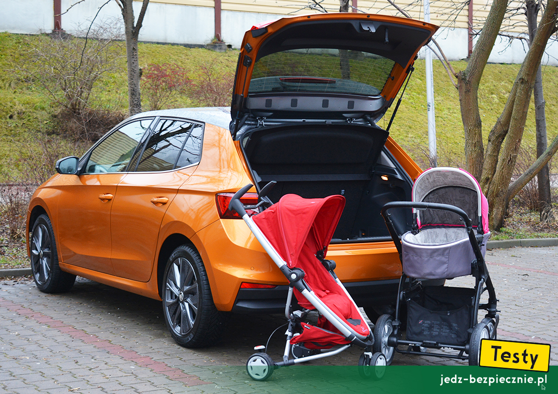 Testy - Skoda Fabia IV hatchback - próby z pakowaniem wózków dziecięcych do bagażnika