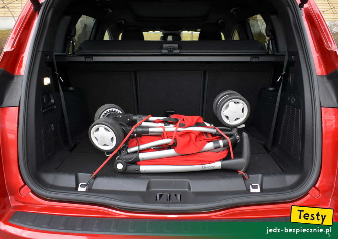 Testy - Ford S-Max hybrid - próba z pakowaniem do bagażnika wózka dziecięgo Quinny, wersja pięcioosobowa