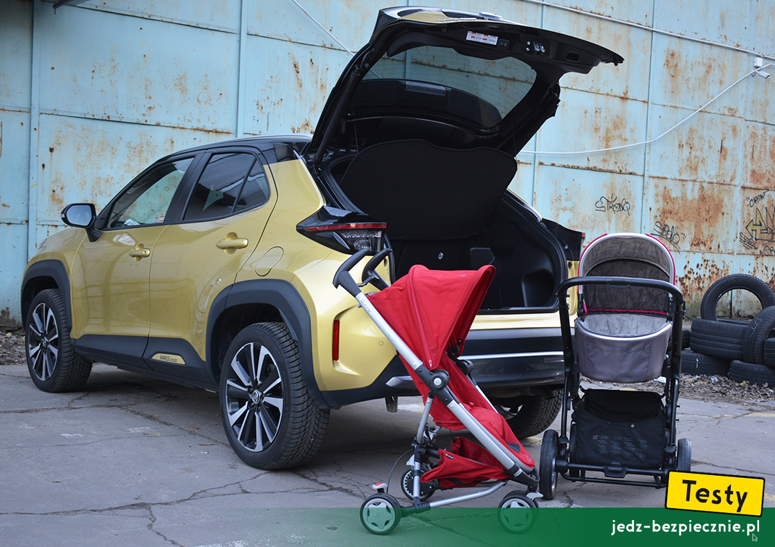 Testy - Toyota Yaris Cross - próby z pakowaniem do bagażnika wózków dziecięcych