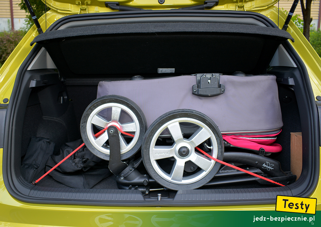 Testy - Volkswagen Golf VIII hatchback eHybrid - próby z wózkiem dziecięcym, podwozie i gondola, X-lander
