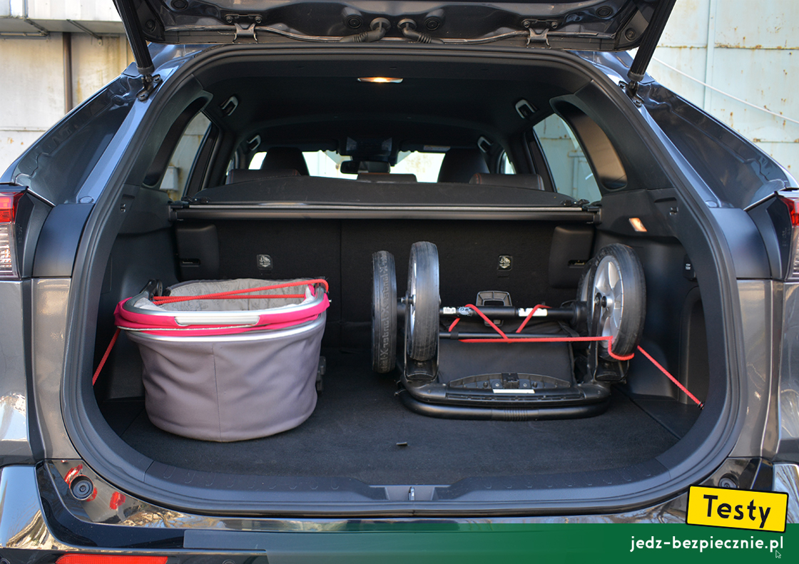 Testy - Suzuki Across hybrid plug-in - próba pakowaniem do bagażnika wózka dziecięcego z gondolą