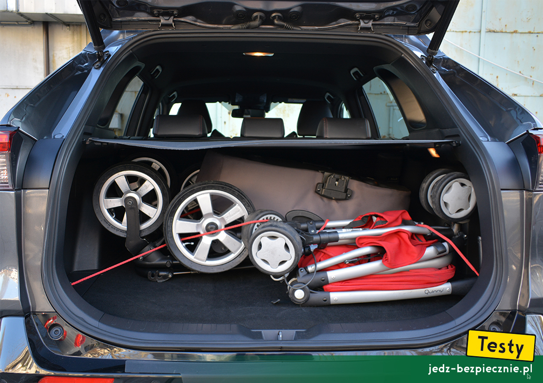 Testy - Suzuki Across hybrid plug-in - próby z pakowaniem do bagażnika dwóch wózków dziecięcych