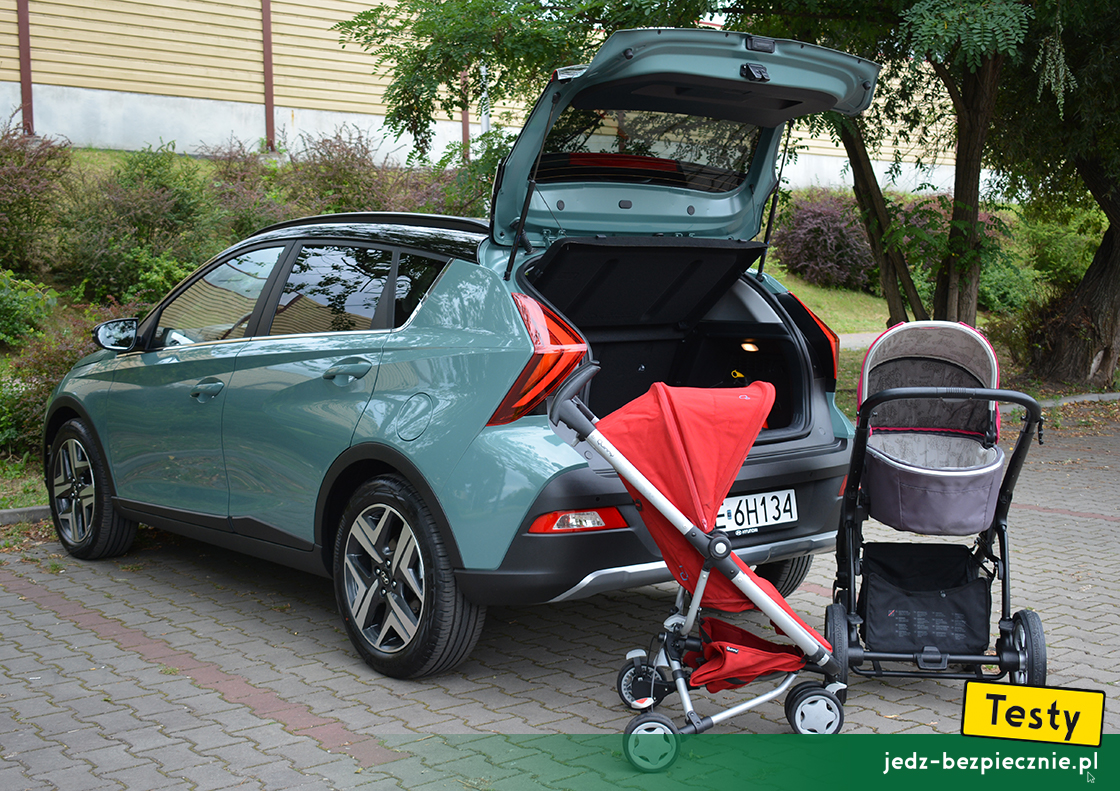 Testy - Hyundai Bayon - próby z pakowaniem do bagażnika wózków dziecięcych