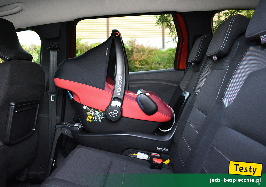 Testy - Dacia Jogger 5-osobowa - próba z montażem fotelika dziecięcego na kanapie, Isofix, i-Size, baza, tyłem do kierunku jazdy
