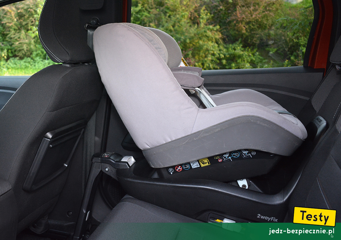 Testy - Dacia Jogger 5-osobowa - próba z montażem fotelika dziecięcego na kanapie, Isofix, i-Size, baza, tyłem do kierunku jazdy