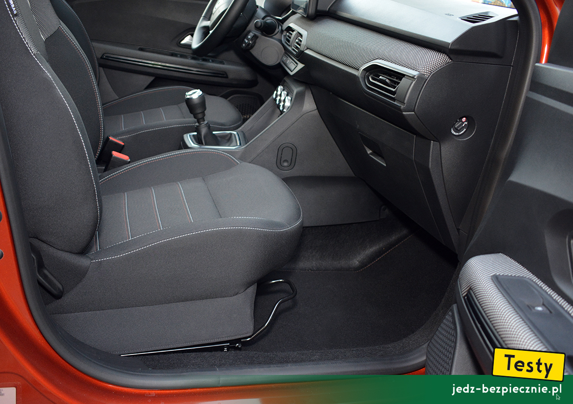 Testy - Dacia Jogger 5-osobowa - miejsce na nogi pasażera, przód