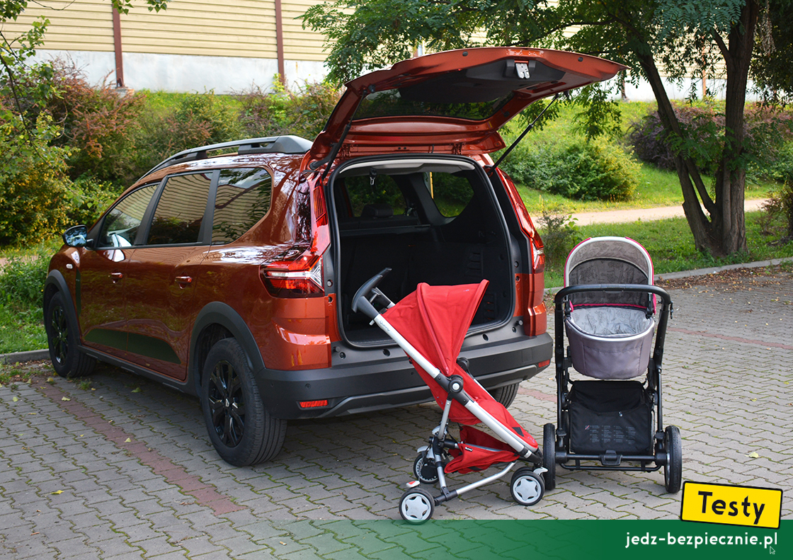 Testy - Dacia Jogger 5-osobowa - próby z pakowaniem do bagażnika wózków dziecięcych