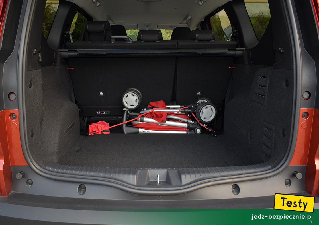 Testy - Dacia Jogger 5-osobowa - próba z pakowaniem do bagażnika wózka dziecięcego - spacerówka