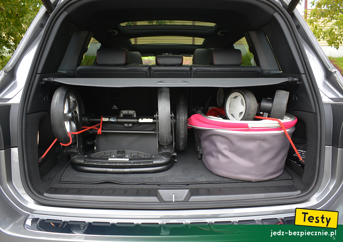 Testy - Mercedes EQB 300 4Matic, 5-osobowy - dwa wózki w bagażniku