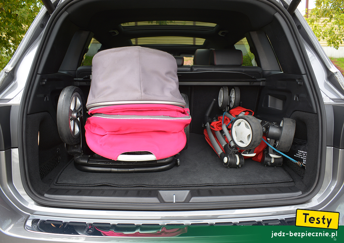 Testy - Mercedes EQB 300 4Matic, 5-osobowy - próba spakowania dwóch wózków dziecięcych do bagażnika