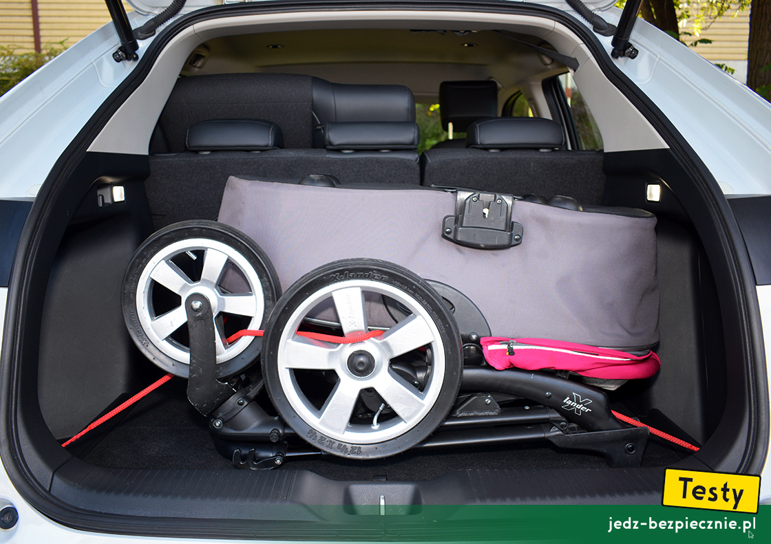 Testy - Honda HR-V e:HEV - próby z pakowaniem do bagażnika wózka dziecięcego, podwozie i gondola