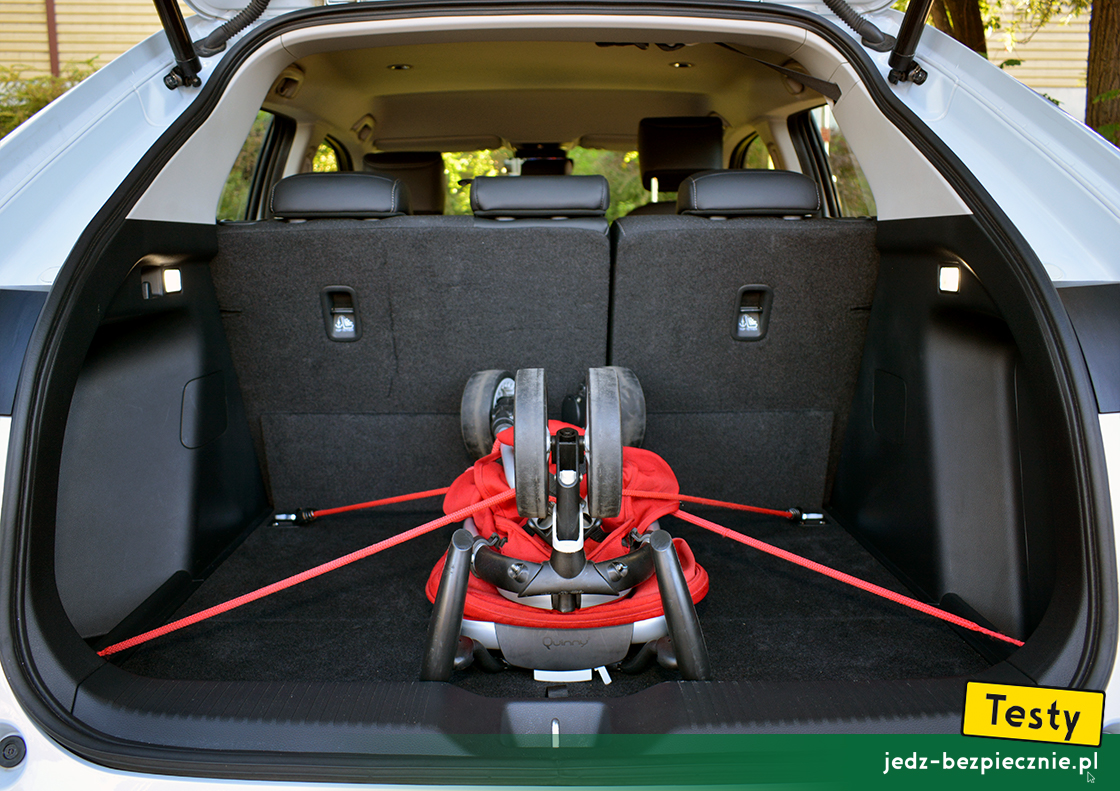 Testy - Honda HR-V e:HEV - próby z pakowaniem do bagażnika wózka dziecięcego, spacerówka