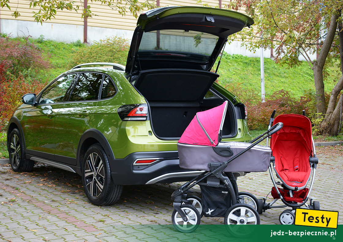 Testy - Volkswagen Taigo - próby z pakowaniem do bagażnika samochodu wózków dziecięcych