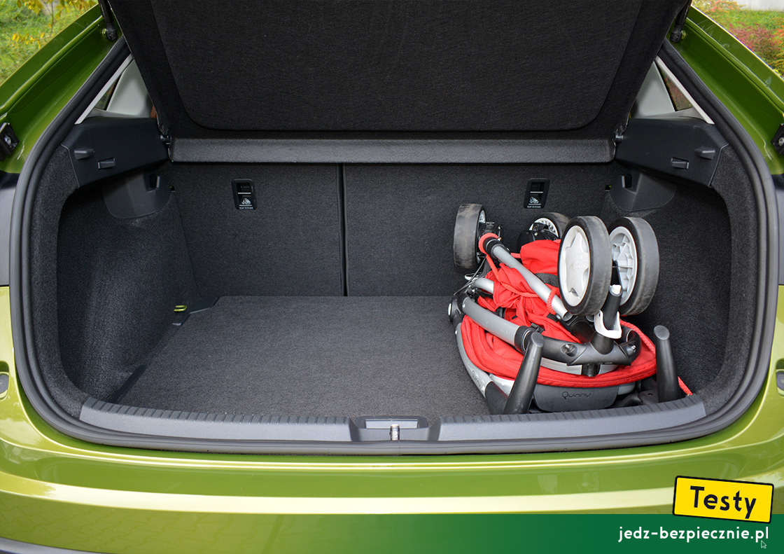 Testy - Volkswagen Taigo - próba z pakowaniem do bagażnika wózka Quinny
