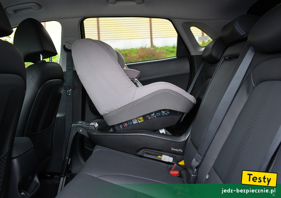 Testy - Hyundai Kona EV - próba z montażem fotelika samochodowego dla dzieci, baza, Isofix, i-size, Maxi-Cosi, kanapa, tyłem do kierunku jazdy