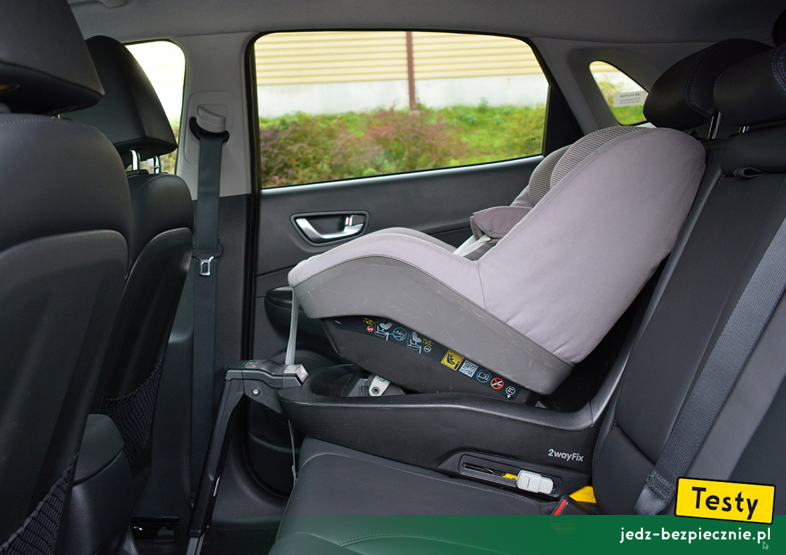 Testy - Hyundai Kona EV - próba z montażem fotelika samochodowego dla dzieci, baza, Isofix, i-size, Maxi-Cosi, kanapa, przodem do kierunku jazdy