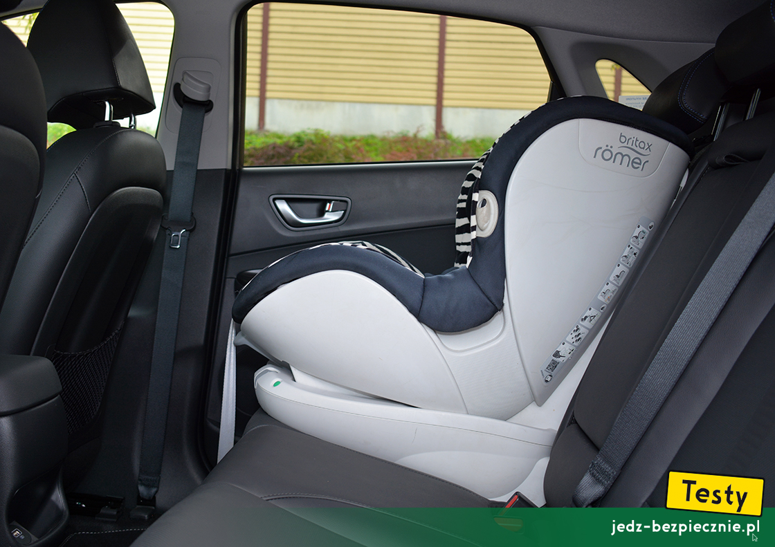 Testy - Hyundai Kona EV - próba z montażem fotelika samochodowego dla dzieci, Britax-Romer, Isofix, top-tether, kanapa, przodem do kierunku jazdy