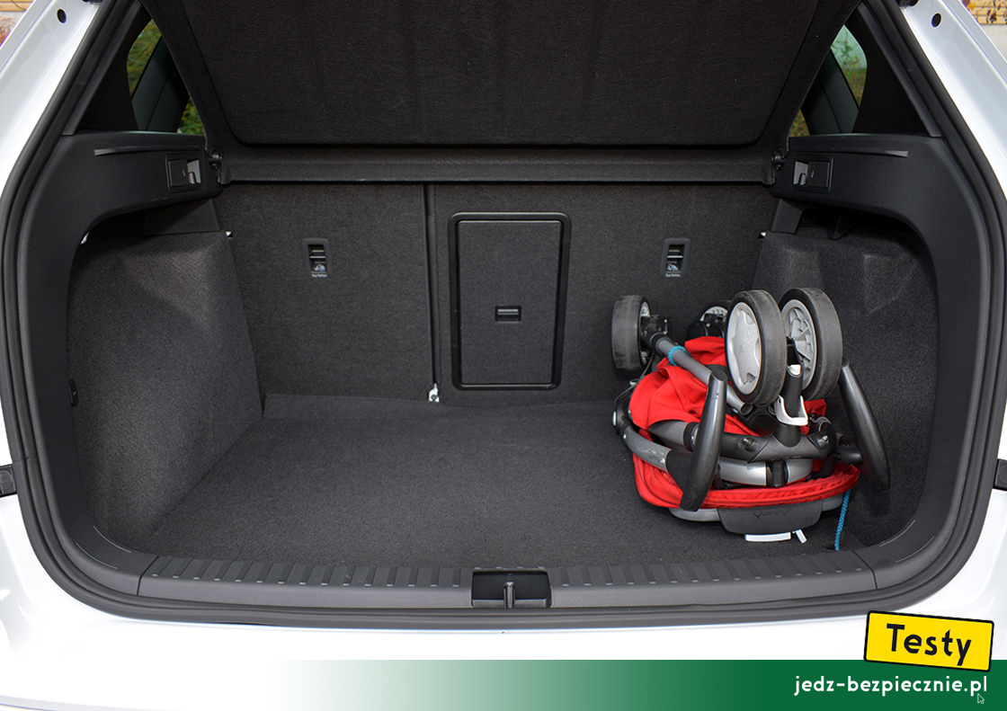 Testy - SEAT Ateca 4Drive facelifting - próba z pakowaniem do bagażnika wózka dziecięcego, spacerówka, Quinny