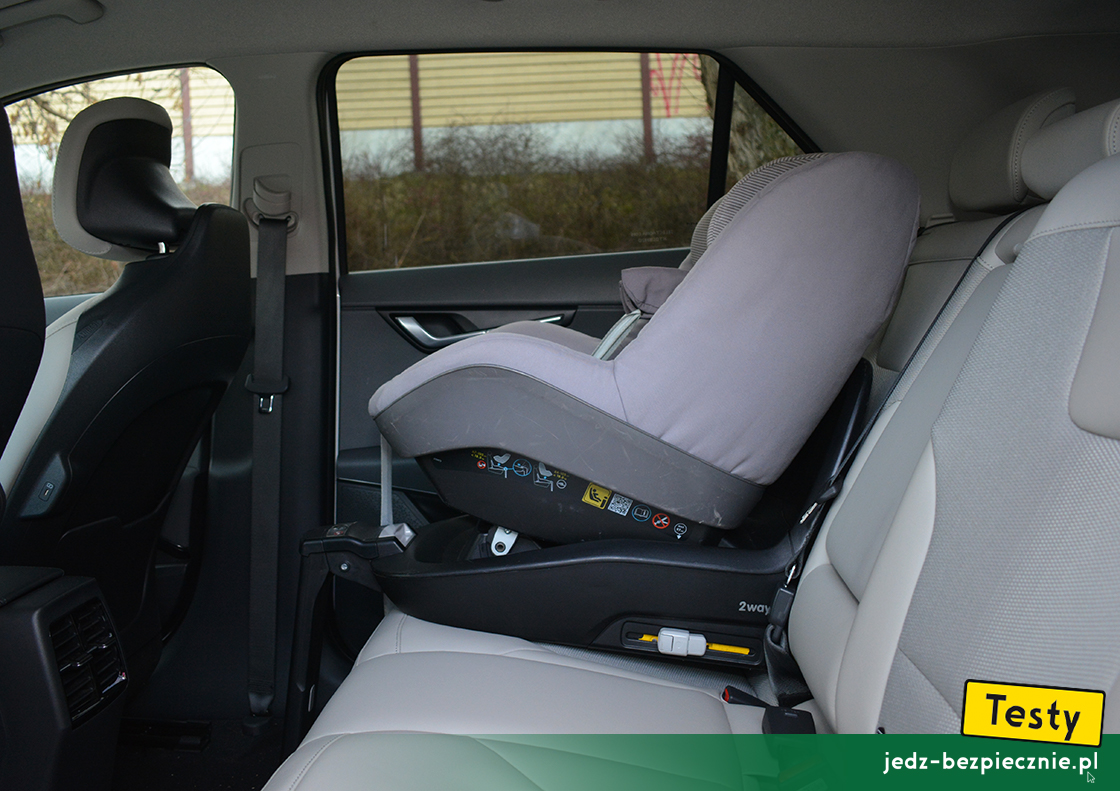 Testy - Kia Niro II EV - montaż fotelika dziecięcego, baza Isofix, grupa 0/1, kanapa, przodem do kierunku jazdy