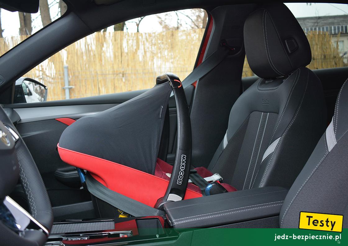 Testy - Opel Astra VI hatchback plug-in - próby z montażem fotelików samochodowych dla dzieci, pas bezpieczeństwa, Isofix, i-size, top-tether, tyłem, przodem, do kierunku jazdy