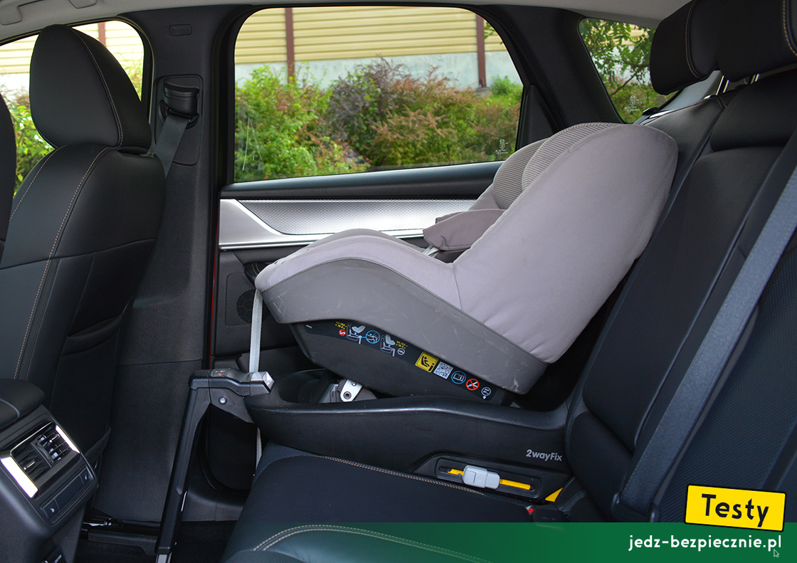 Testy - Mazda CX-60 plug-in - próba z montażem fotelika dziecięcego na kanapie, baza, Isofix, i-Size, przodem do kierunku jazdy, Maxi-Cosi, 2WayFix