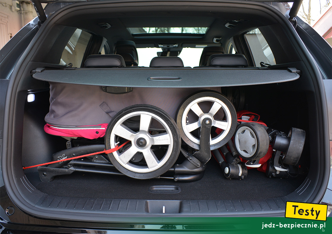 Testy - Kia Sportage plug-in - dwa wózki dziecięce w bagażniku