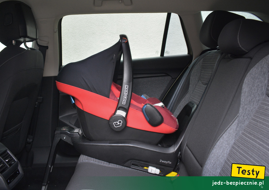 TESTY | Skoda Superb IV kombi plug-in | próby z montażem nosidełka dla dzieci, baza Isofix, i-Size, tyłem do kierunku jazdy, kanapa