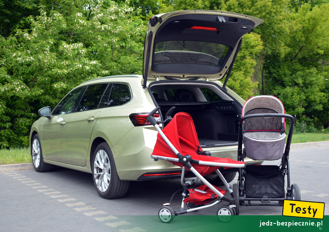 TESTY | Skoda Superb IV kombi plug-in | próby z pakowaniem do bagażnika wózków dziecięcych