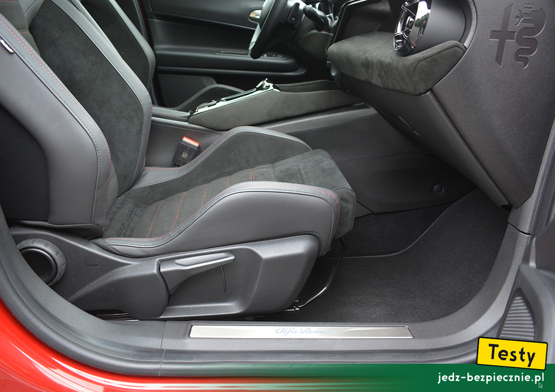 TESTY | Alfa Romeo Junior hybrid | miejsce na nogi, fotel pasażera